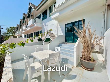 3 Bedroom Townhouse Just 50m From The Beach