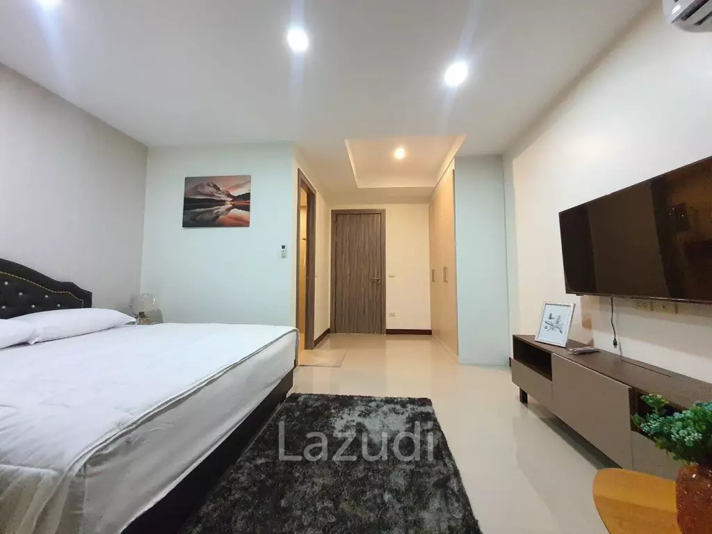 6 Beds 8 Baths  468 SQ.M. Pool Villa in South Pattaya