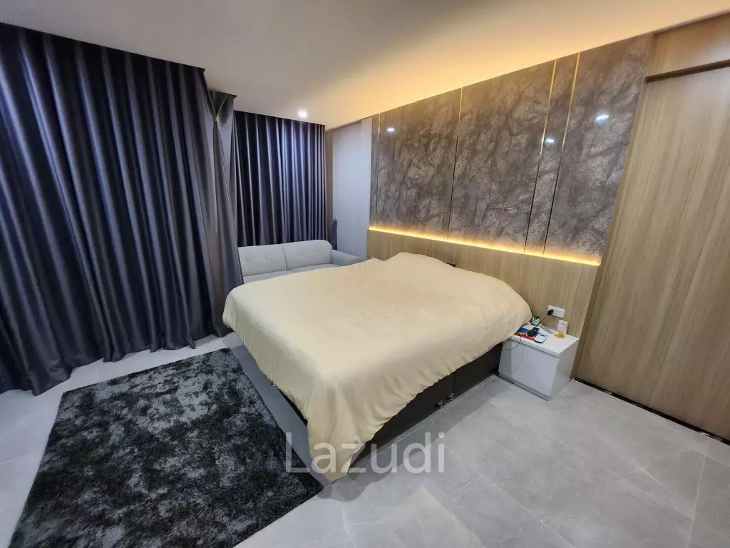 6 Beds 8 Baths  468 SQ.M. Pool Villa in South Pattaya