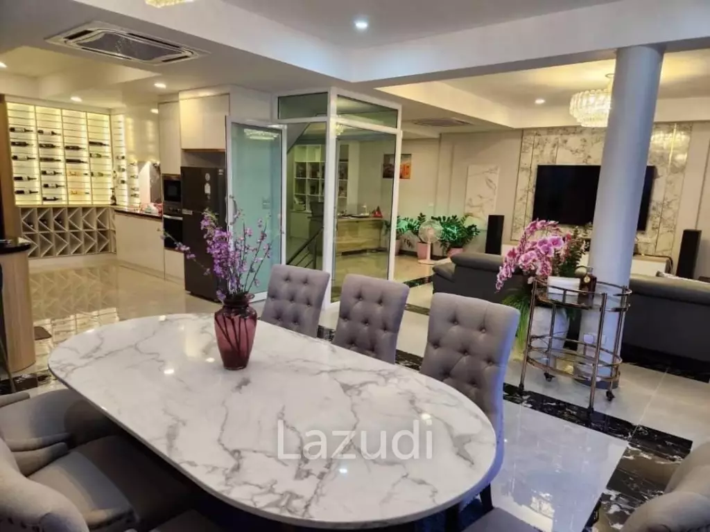 6 Beds 8 Baths  468 SQ.M. Pool Villa in South Pattaya