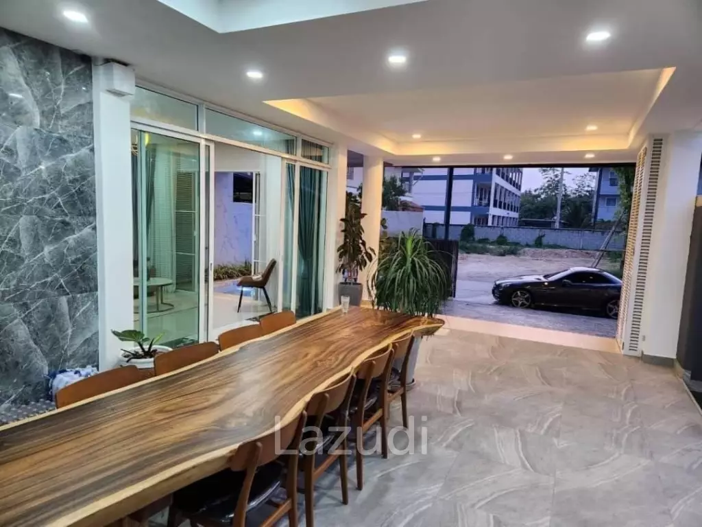 6 Beds 8 Baths  468 SQ.M. Pool Villa in South Pattaya