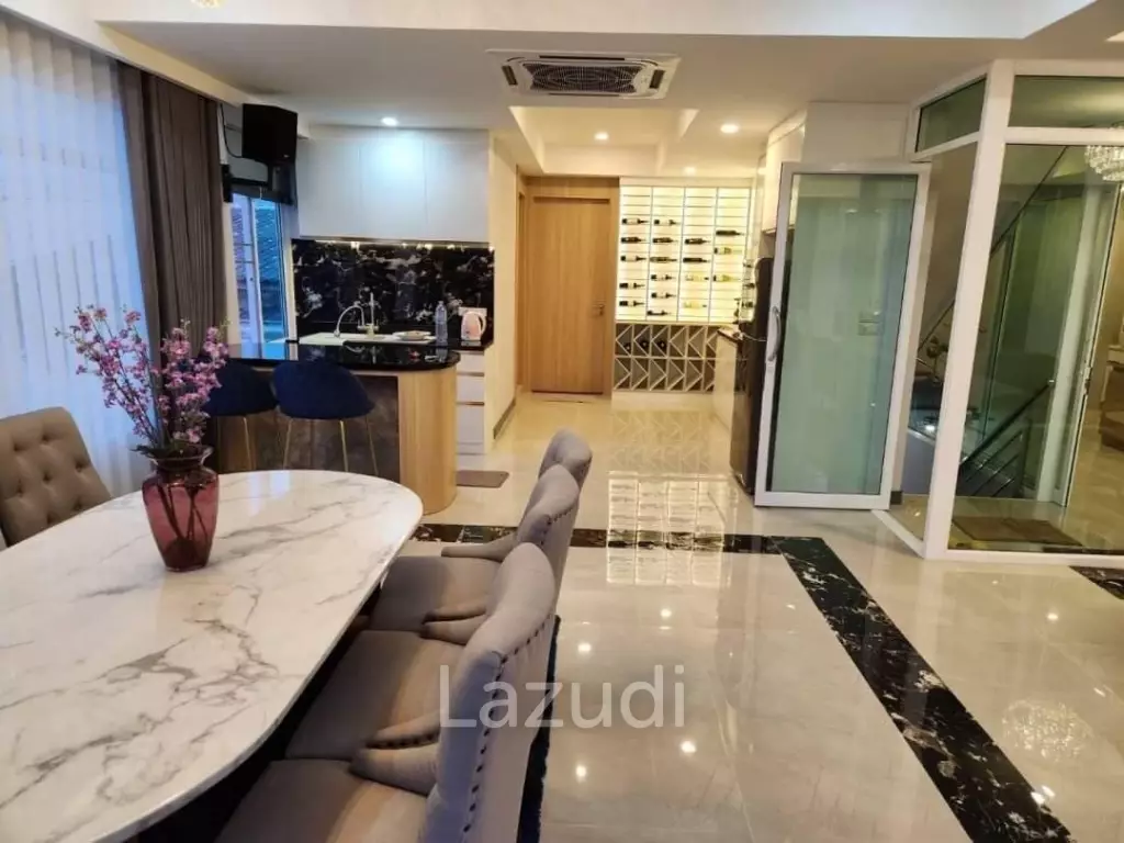 6 Beds 8 Baths  468 SQ.M. Pool Villa in South Pattaya