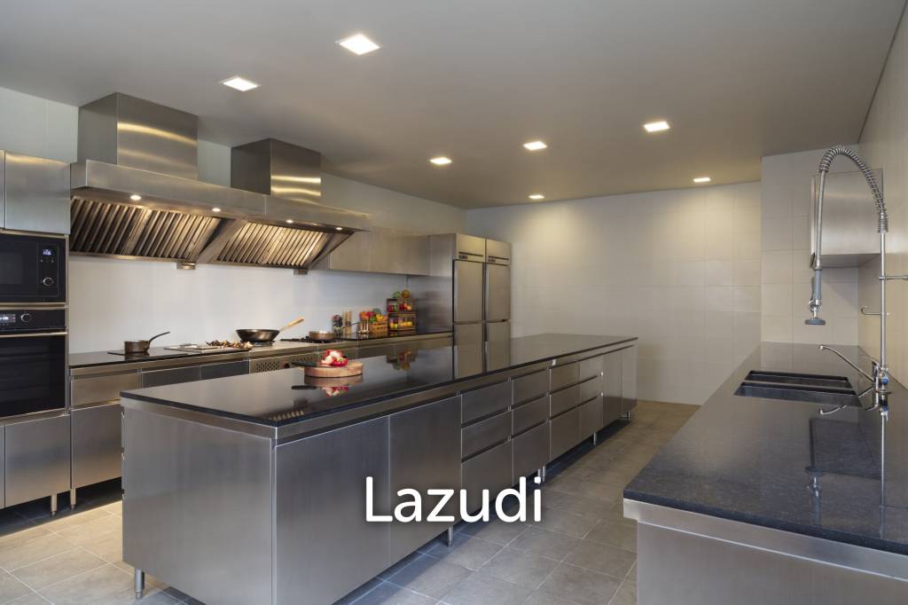 Exclusive 4- 8 bedroom sea view villa