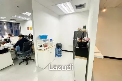 Office space for rent in Watthana