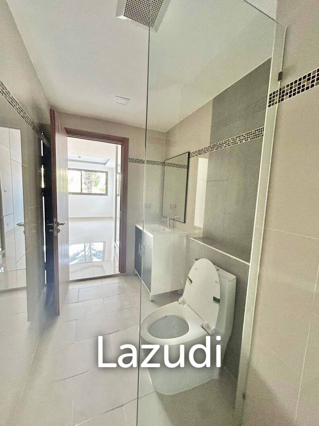 1 Bed 1 Bath 41.5 SQ.M. Laguna Beach 3