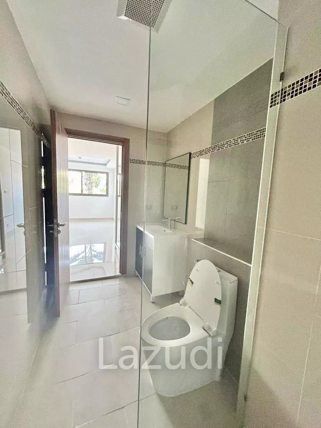 1 Bed 1 Bath 41.5 SQ.M. Laguna Beach 3