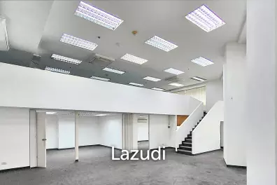 Office/Retail space for rent in Huaykwang