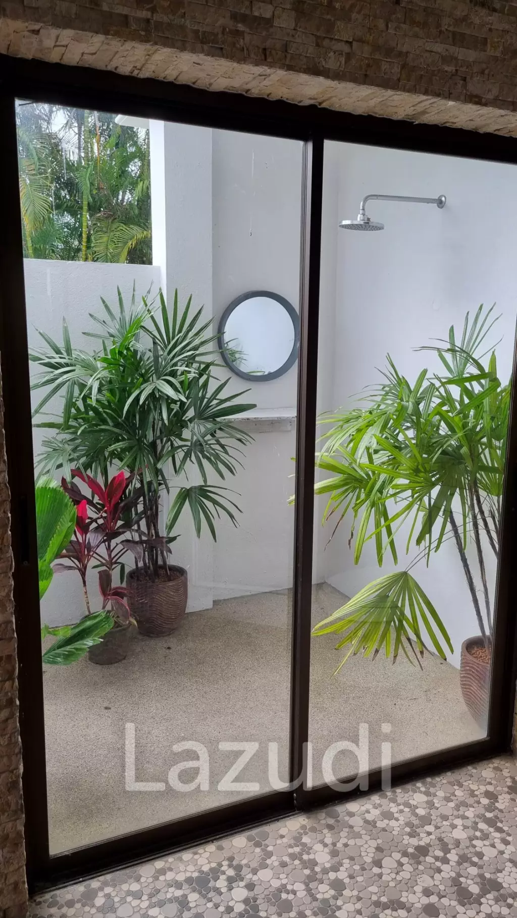ขายวิลล่า 4 ห้องนอนพร้อมสระว่ายน้ำใกล้ตัวเมือง