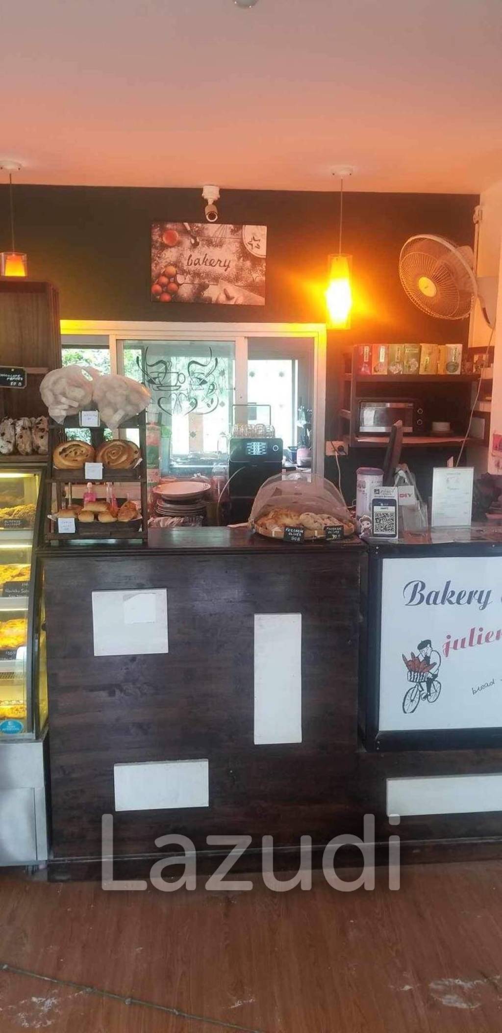 BAKERY on prime location with 2 Beds House on main the road in Koh Phangan with Freehold title