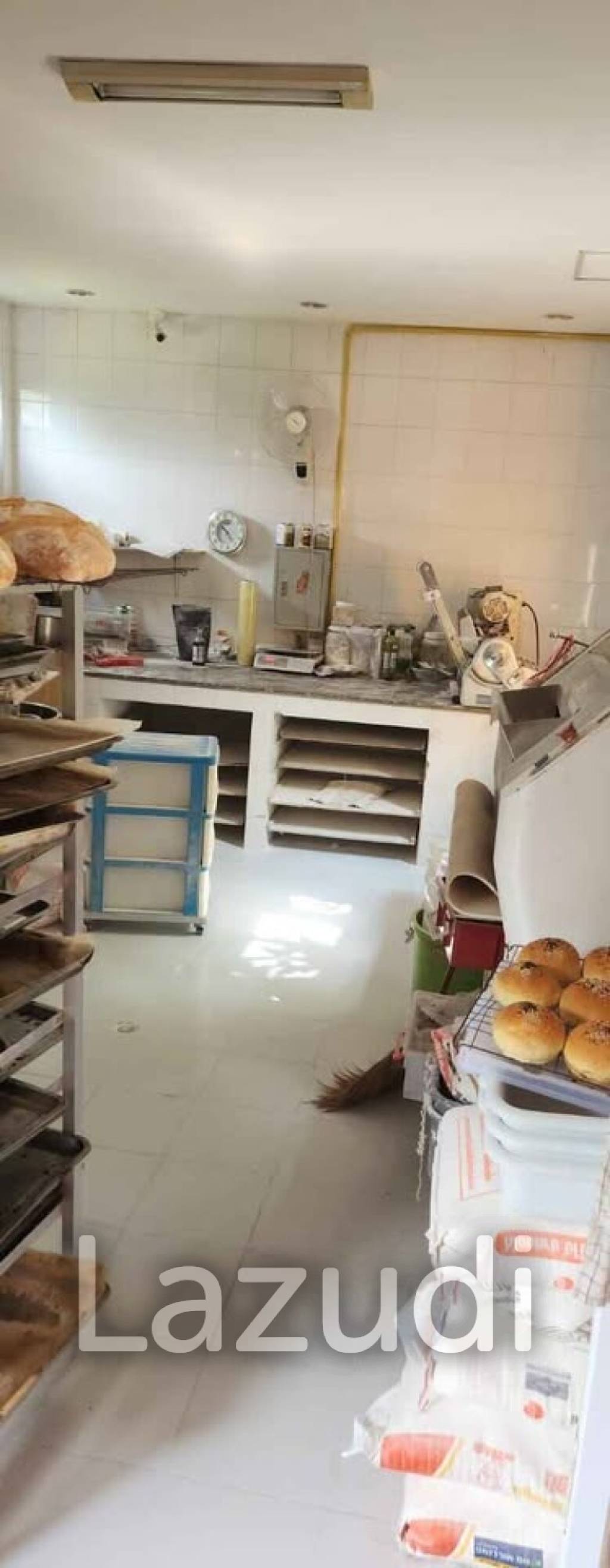 BAKERY on prime location with 2 Beds House on main the road in Koh Phangan with Freehold title