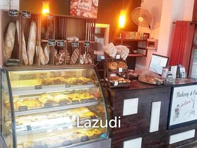 BAKERY on prime location with 2 Beds House on main the road in Koh Phangan with Freehold title