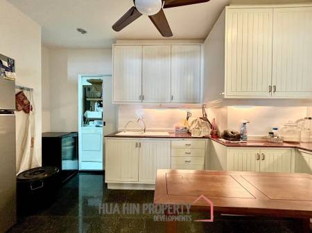 Dusit Thani : 2 Bedroom Condo With Sea View