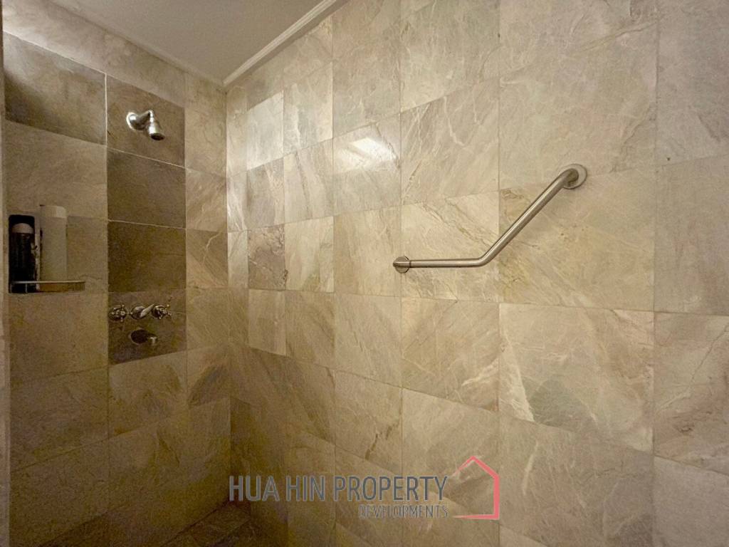 Dusit Thani : 2 Bedroom Condo With Sea View