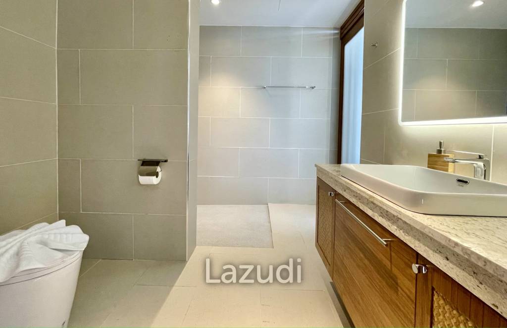 Sea View 4-Bed Villa in Bang Por