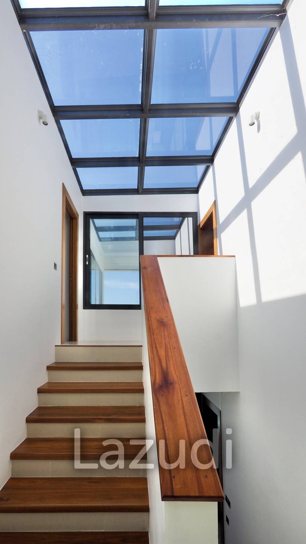 Sea View 4-Bed Villa in Bang Por