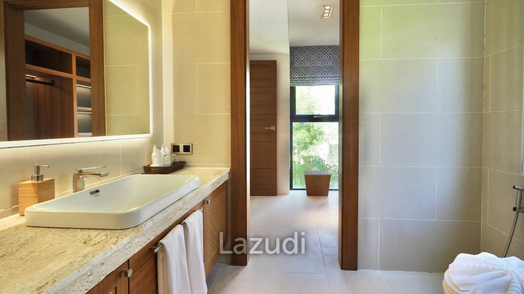 Sea View 4-Bed Villa in Bang Por