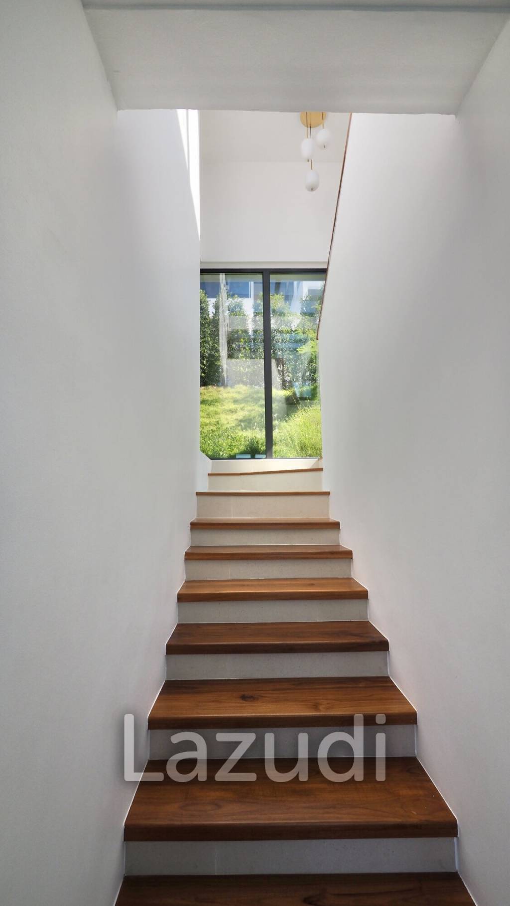 Sea View 4-Bed Villa in Bang Por