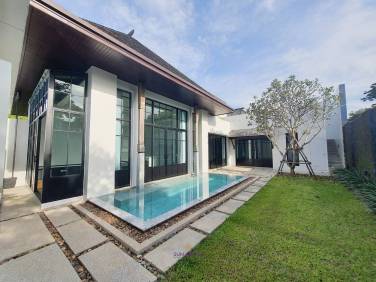 2BR Luxury Pool Villa for Rent in Pasak soi 8