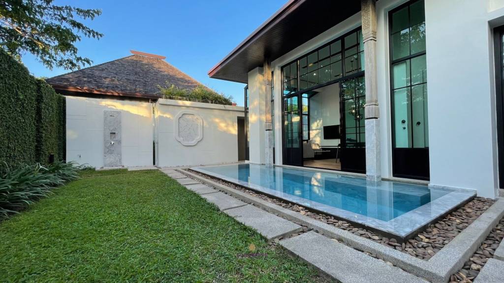 2BR Luxury Pool Villa for Rent in Pasak soi 8