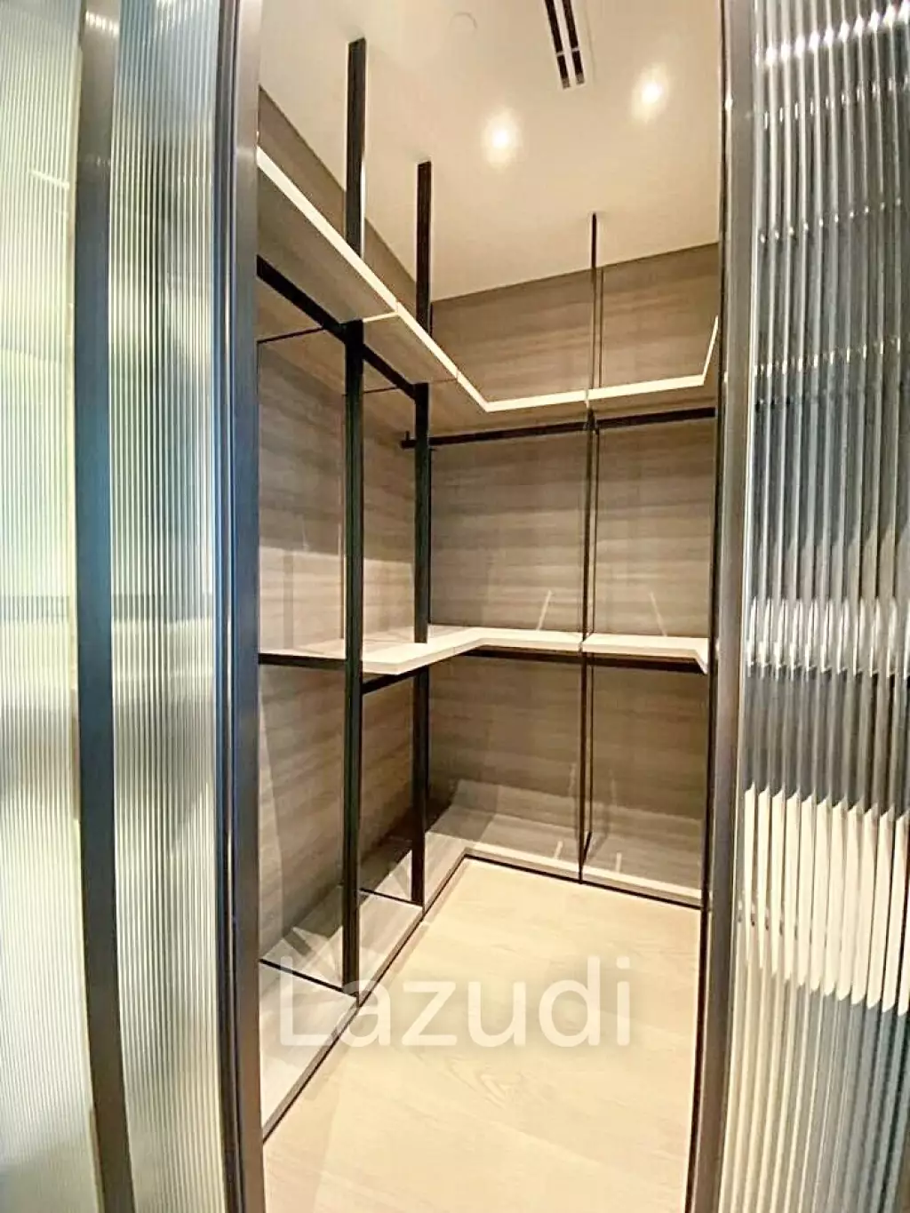 1 Bed 2 Bath 85 SQ.M SCOPE Langsuan
