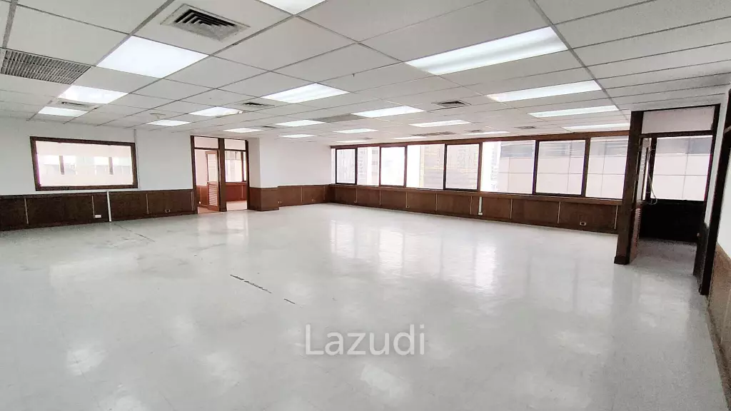 Office space for rent in Watthana