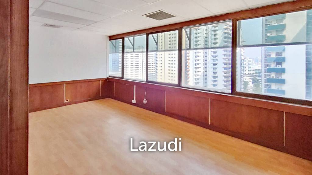 Office space for rent in Watthana