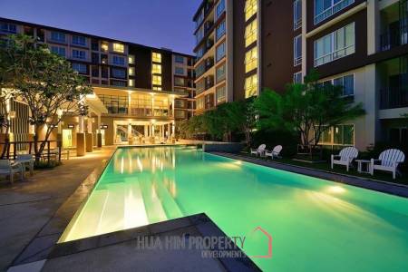 Baan Peang Ploen : Top Floor Studio Condo
