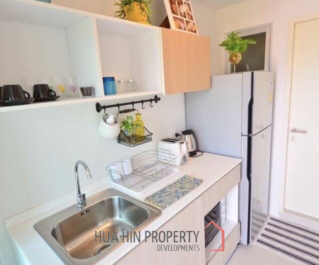 Baan Peang Ploen : Top Floor Studio Condo