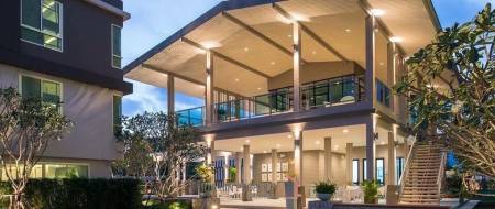 Baan Peang Ploen : Top Floor Studio Condo