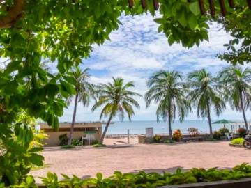 4 Bed 300 SQM Beachfront Townhouse