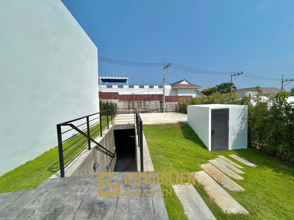 5 Bed 5 Bath 295 SQ.M Phu Montra K.Haad