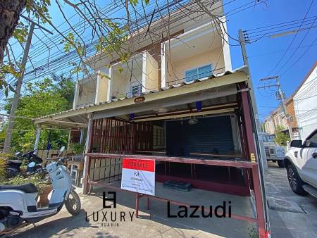 Mon Mai - Hin Lek Fai: Einstöckiges Stadthaus mit Coffee-Shop