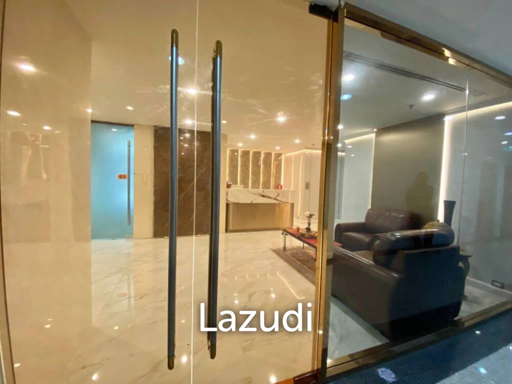 210 SQ.M Office for rent in Asoke area