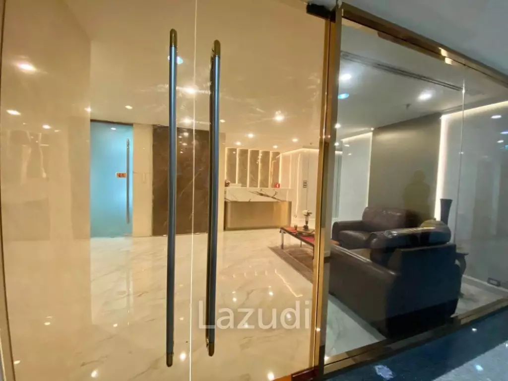 210 SQ.M Office for rent in Asoke area