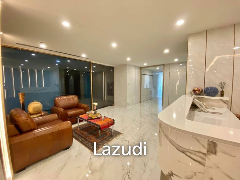 210 SQ.M Office for rent in Asoke area