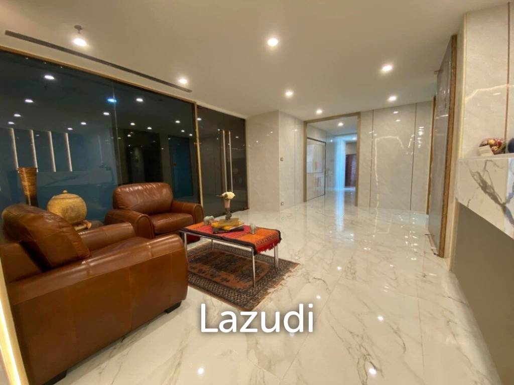 210 SQ.M Office for rent in Asoke area
