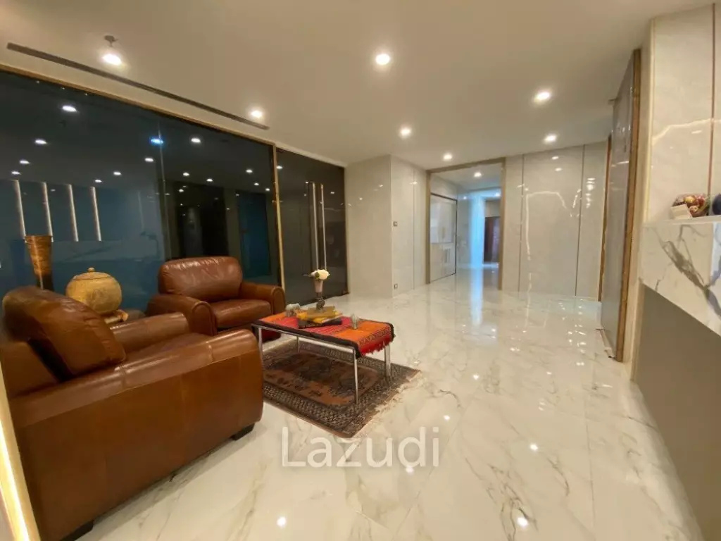 210 SQ.M Office for rent in Asoke area