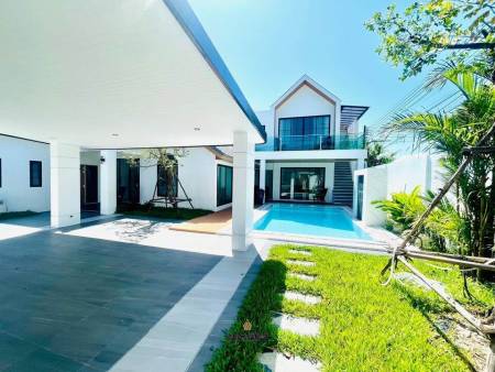 4 Bedroom Pool Villa For Sale  In Muang Phuket