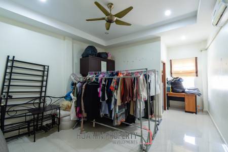 HOUSE + RESTAURANT FOR SALE : 4 bed on good location