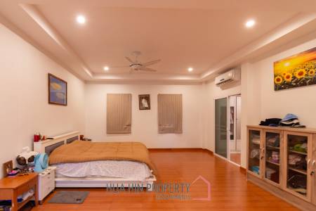 HOUSE + RESTAURANT FOR SALE : 4 bed on good location