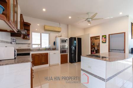 HOUSE + RESTAURANT FOR SALE : 4 bed on good location