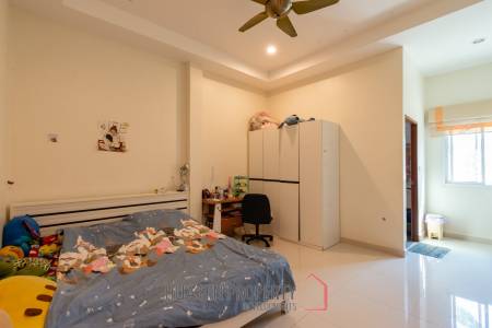 HOUSE + RESTAURANT FOR SALE : 4 bed on good location