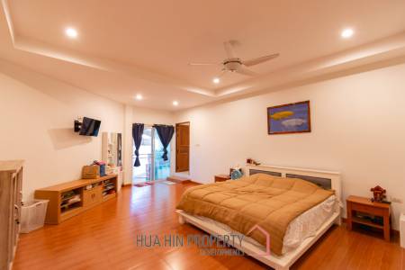 HOUSE + RESTAURANT FOR SALE : 4 bed on good location