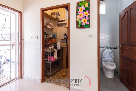 HOUSE + RESTAURANT FOR SALE : 4 bed on good location