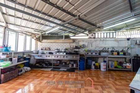 HOUSE + RESTAURANT FOR SALE : 4 bed on good location