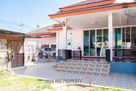 HOUSE + RESTAURANT FOR SALE : 4 bed on good location