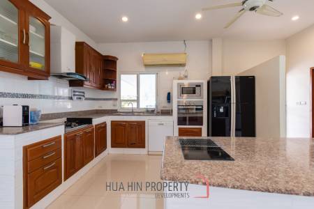 HOUSE + RESTAURANT FOR SALE : 4 bed on good location
