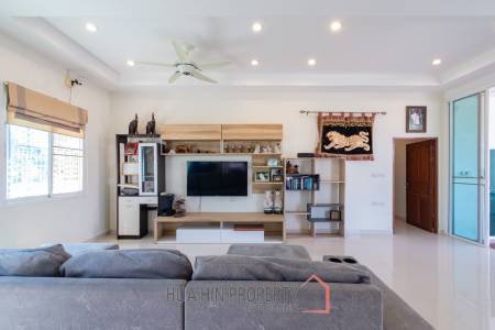 HOUSE + RESTAURANT FOR SALE : 4 bed on good location