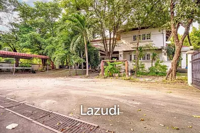5 Bed 5 Bath 2,483 SQ.M House with land Soi Chaloem Phrakiat 62