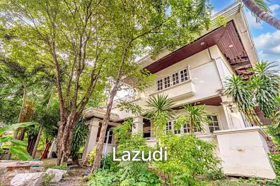 5 Bed 5 Bath 2,483 SQ.M House with land Soi Chaloem Phrakiat 62